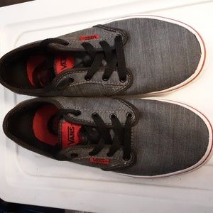 Vans Atwood Boy's Youth Size 4.5 Black Chili EUC Skater